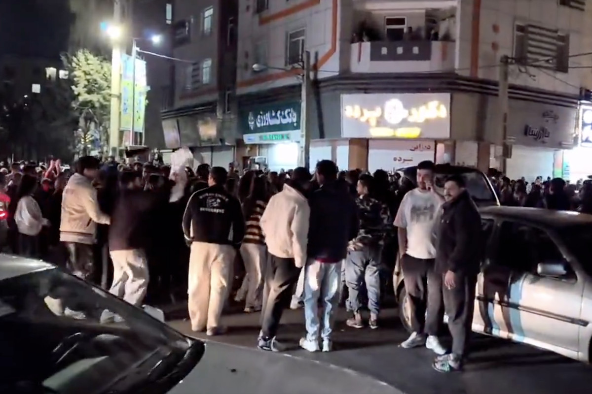 Festeggiamenti in Iran dopo l'uccisione di Ali Khamenei durante i bombardamenti di Stati Uniti e Israele