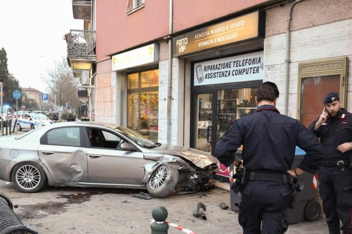 Fuga finita in tragedia a Modena: ottantanovenne muore dopo incidente con auto senza assicurazione