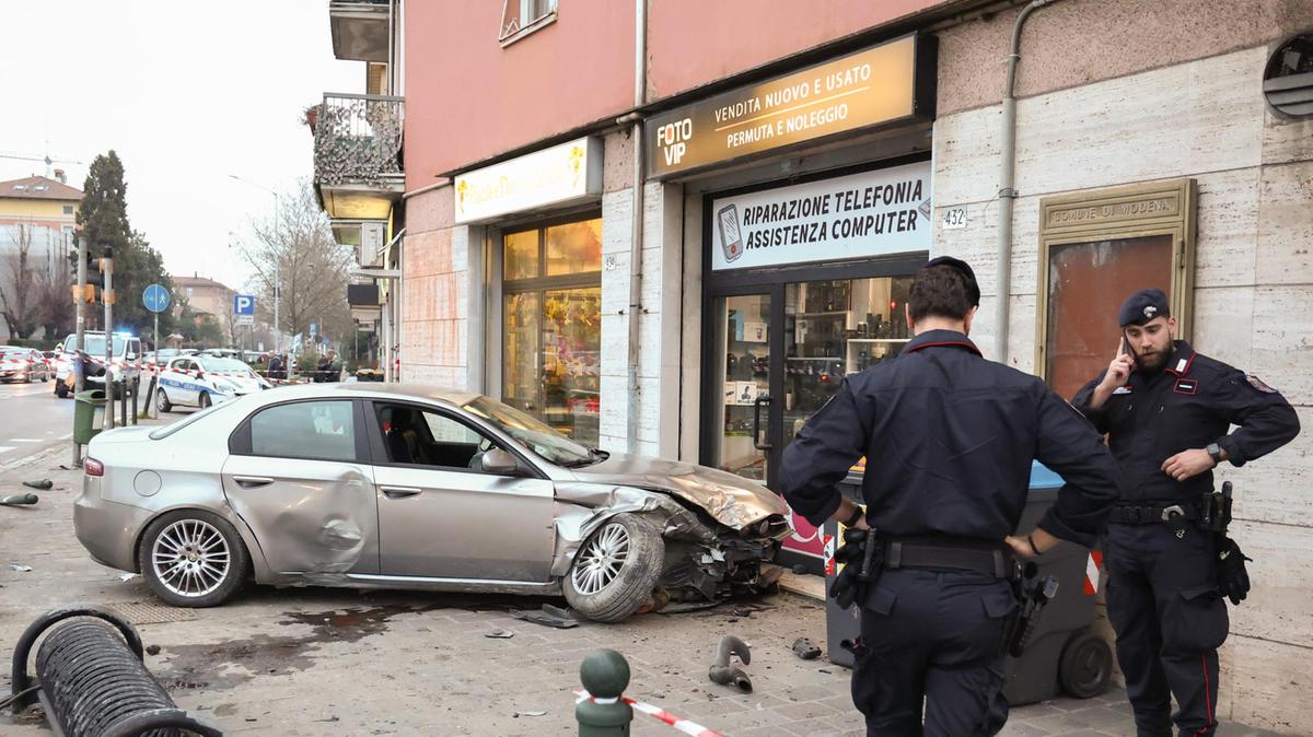 Fuga finita in tragedia a Modena: ottantanovenne muore dopo incidente con auto senza assicurazione