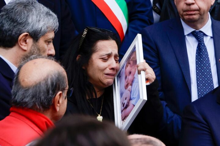 Funerali di Domenico Caliendo a Nola: la piazza chiede giustizia e non impunità