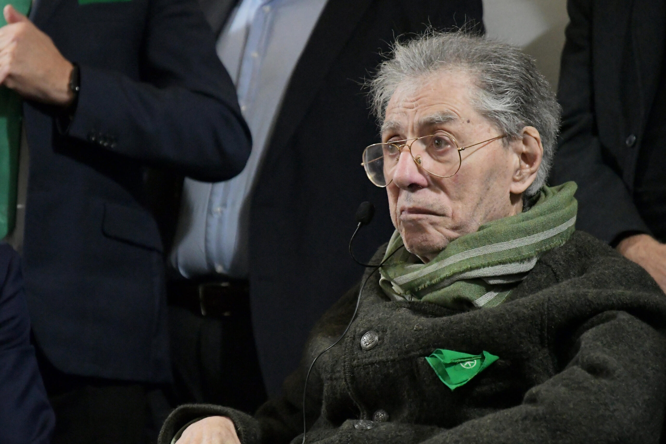 Funerali di Umberto Bossi a Pontida: cerimonia sobria con presenza dei leader politici