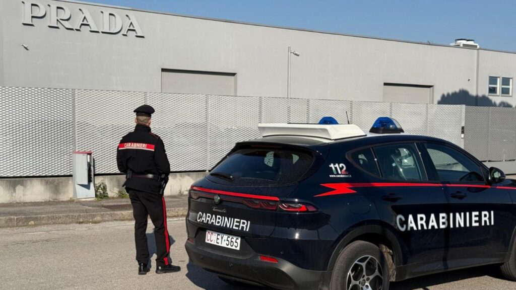 Furto alla fabbrica Prada di Dolo: commando ruba centinaia di scarpe nella notte