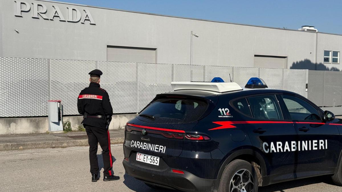 Furto alla fabbrica Prada di Dolo: commando ruba centinaia di scarpe nella notte