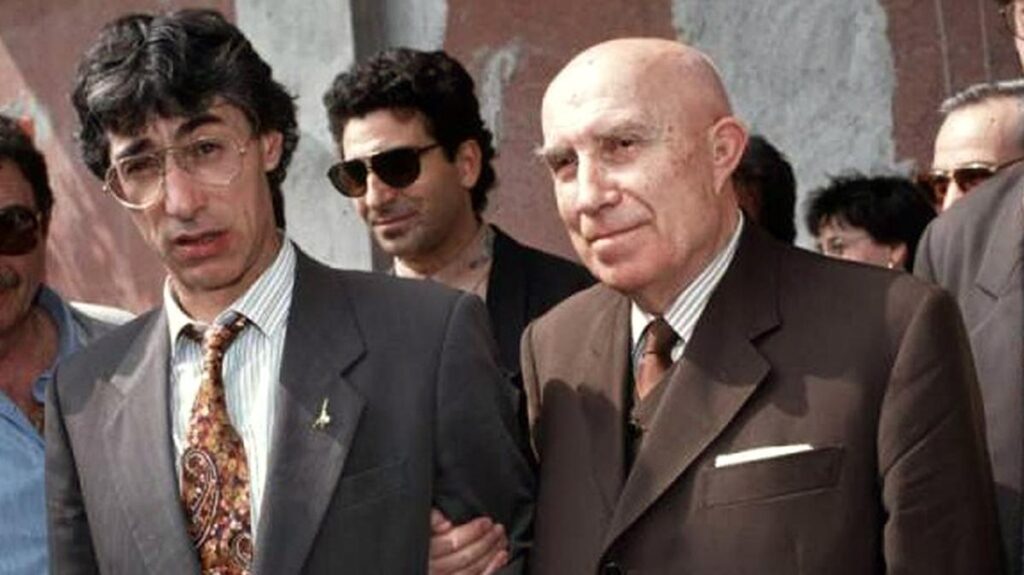 Gianfranco Miglio, l'ideologo del federalismo radicale in Italia, torna alla ribalta dopo la morte di Bossi