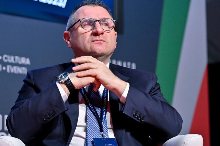 Gianluca Caramanna favorito per il ministero del Turismo dopo le dimissioni di Santanchè