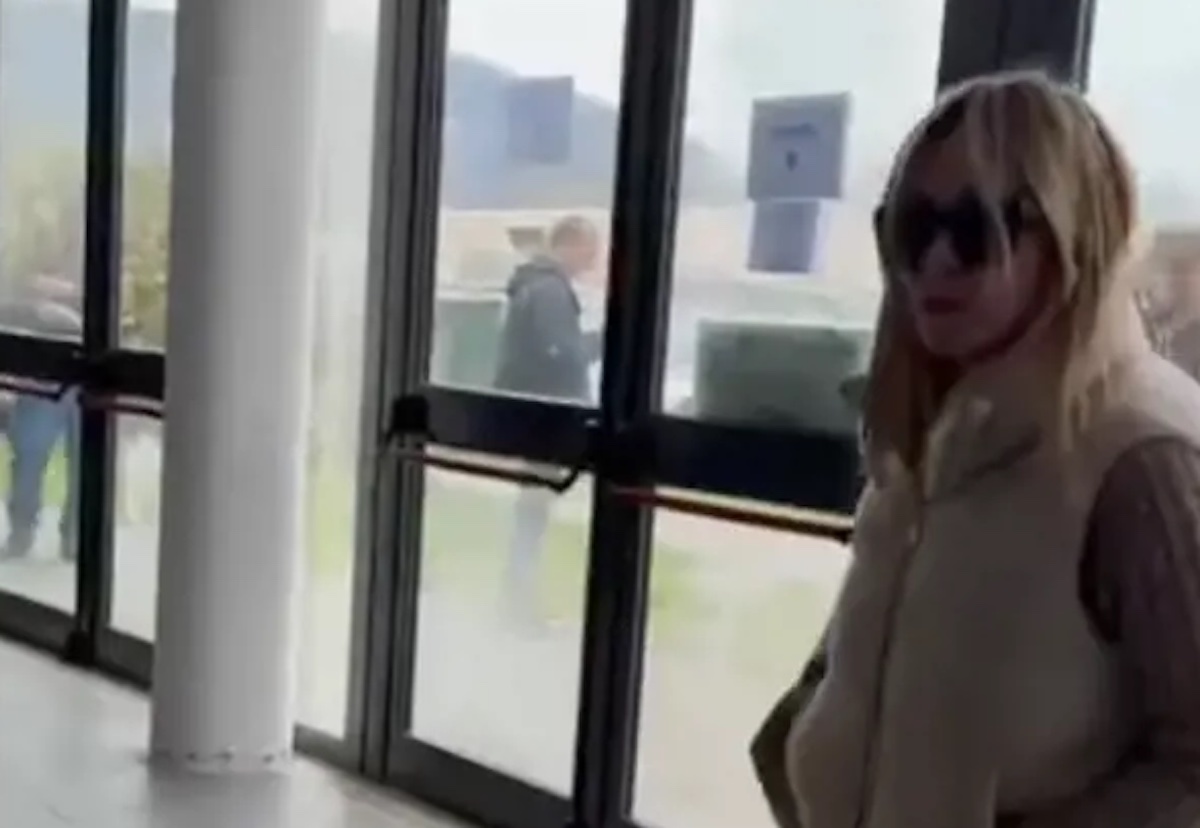 Giorgia Meloni a Tivoli per la gara di danza della figlia Ginevra con Andrea Giambruno