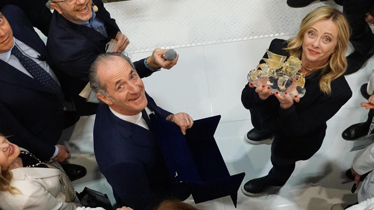 Giorgia Meloni affronta i dubbi sui rimpasti ministeriali in un contesto di crisi e sicurezza