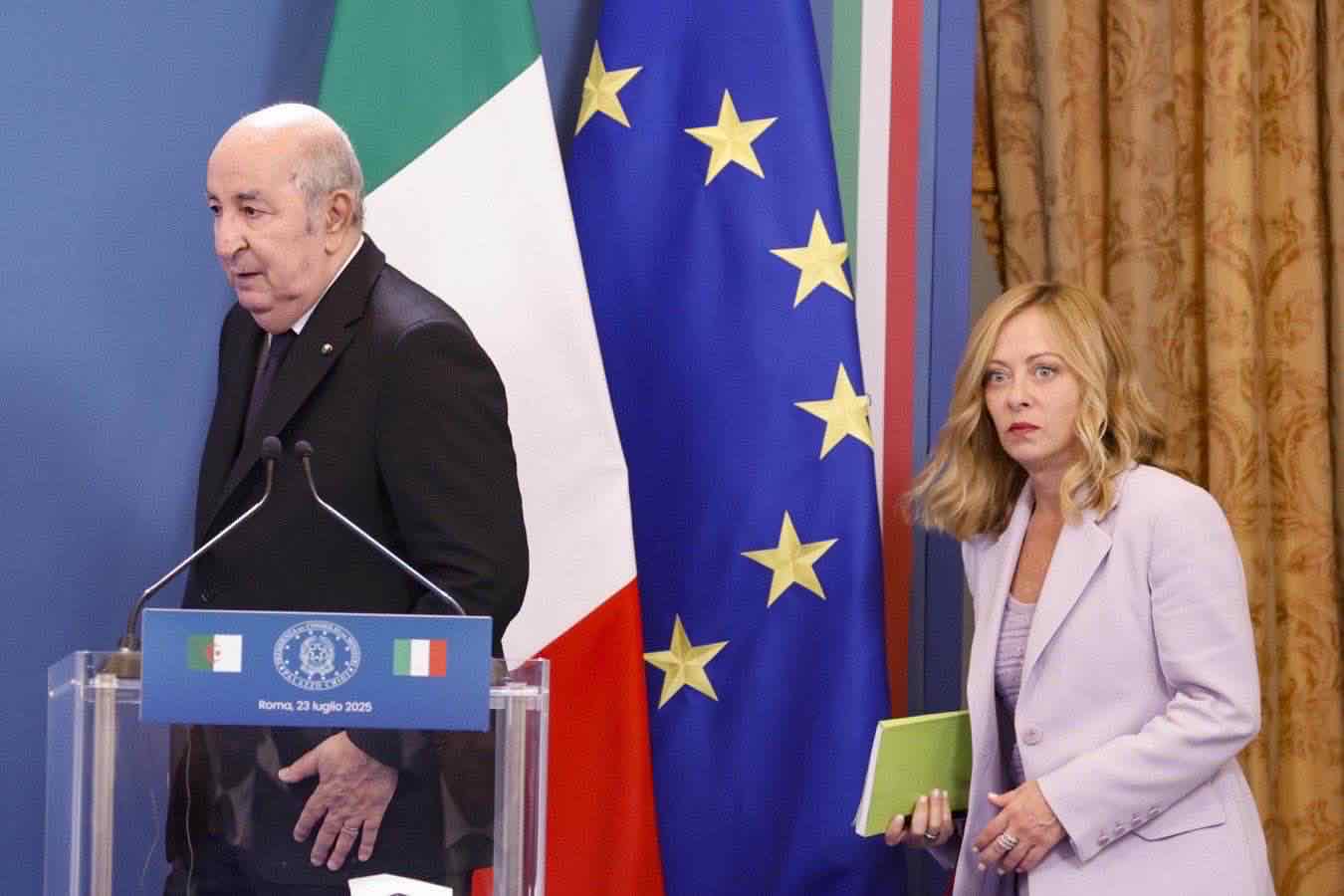 Giorgia Meloni in visita in Algeria per richiesta di aumento forniture di gas dopo stop dal Qatar