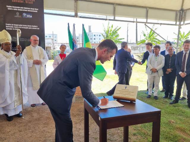 Giorgio Silli a Salvador de Bahia per la posa della prima pietra della scuola “Nossa Senhora Aparecida”
