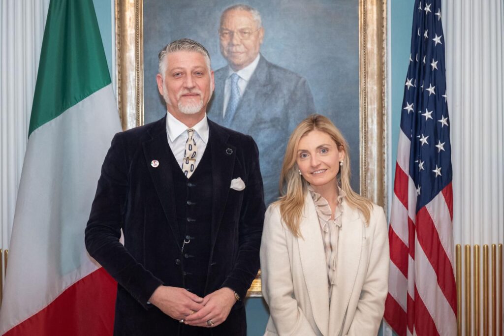 Giuli negli Stati Uniti: rafforzare le relazioni culturali e artistico con l'America