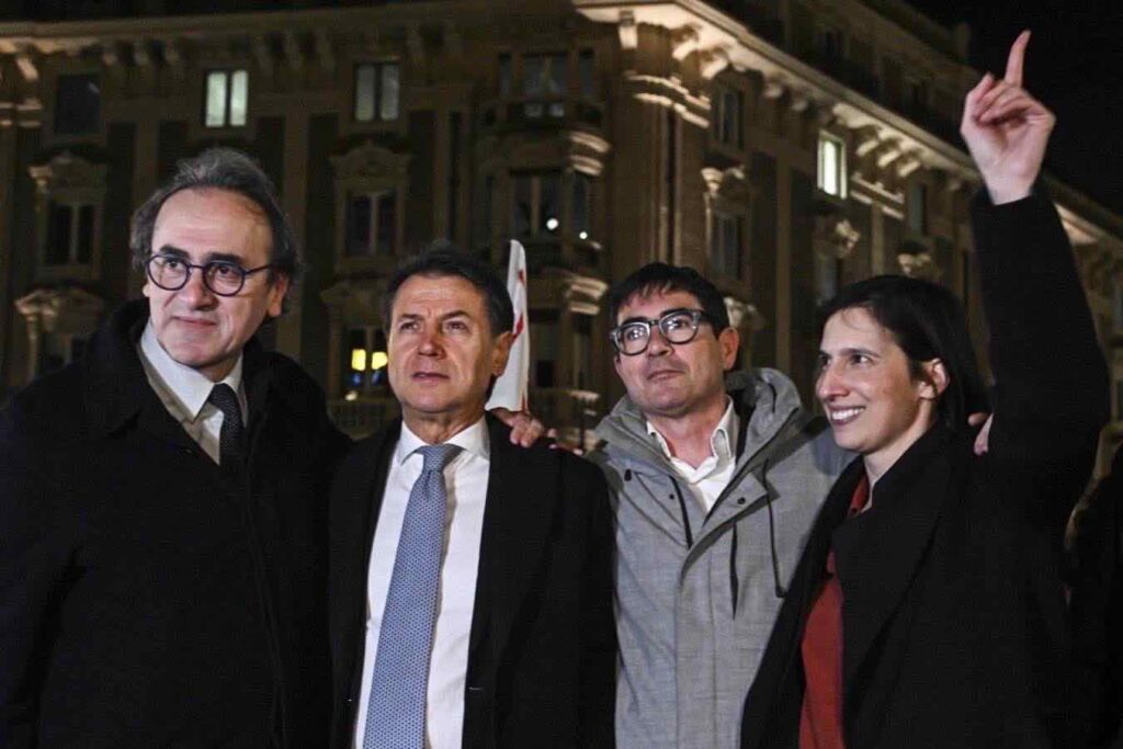 Giuseppe Conte in testa tra i favoriti alle primarie del centrosinistra secondo un sondaggio Izi