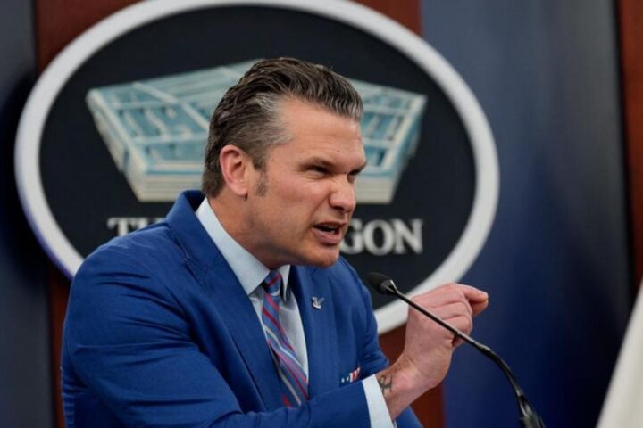 Gli scandali di Pete Hegseth, il segretario alla Difesa accusato di gaffe e comportamenti discutibili