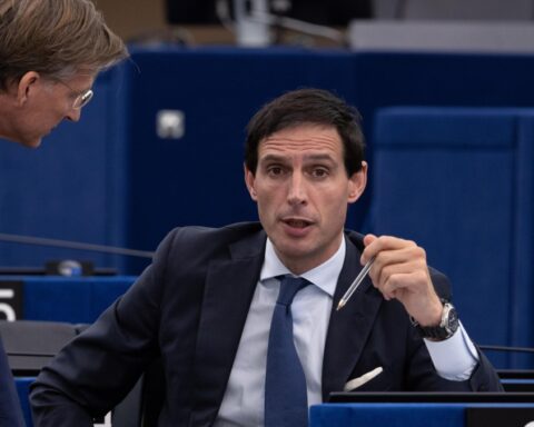 Hoekstra, commissario Ue al clima, in visita a Roma: l'Europa deve puntare all'indipendenza energetica