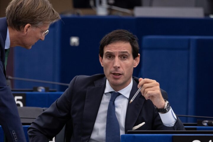 Hoekstra, commissario Ue al clima, in visita a Roma: l'Europa deve puntare all'indipendenza energetica