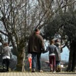 I bambini cresciuti nel bosco restano in casa famiglia dopo il ripristino delle relazioni con i minori
