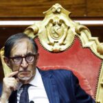Ignazio La Russa insulta un senatore del Pd con microfono acceso al Senato