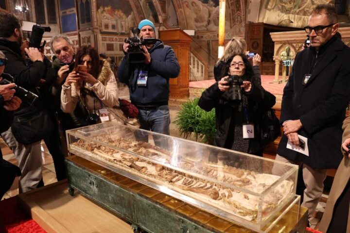 Il corpo di San Francesco come invito alla fraternità e alla pace attiva