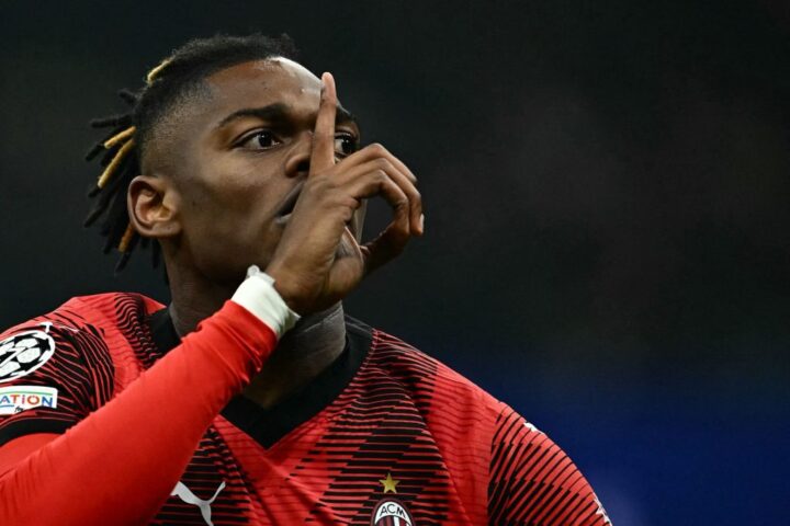 Il Milan pronto a considerare offerte per Rafael Leão dopo rottura con Allegri