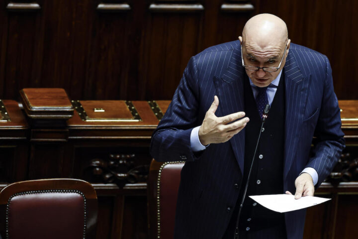 Il ministro della difesa Crosetto rientra in Italia con un volo militare da Dubai