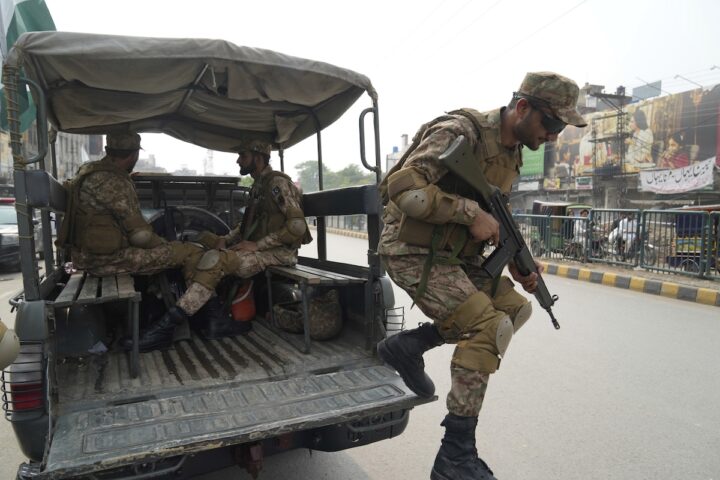 Il Pakistan bombarda nuovamente l'Afghanistan, quattro morti a Kabul e feriti a Kandahar