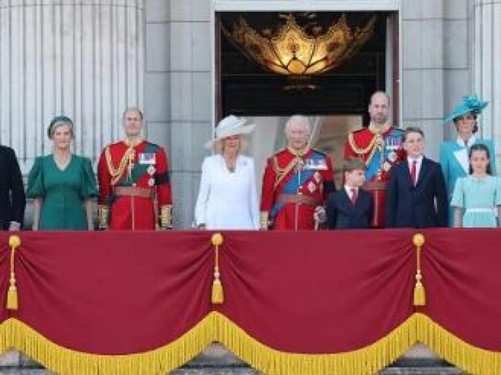 Il principe Edoardo incoraggia il team paralimpico britannico durante i Giochi di Milano Cortina
