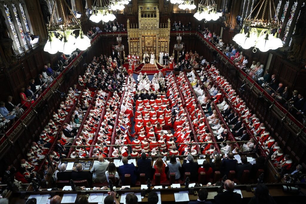 Il Regno Unito approva l'eliminazione dei membri ereditari dalla Camera dei Lord