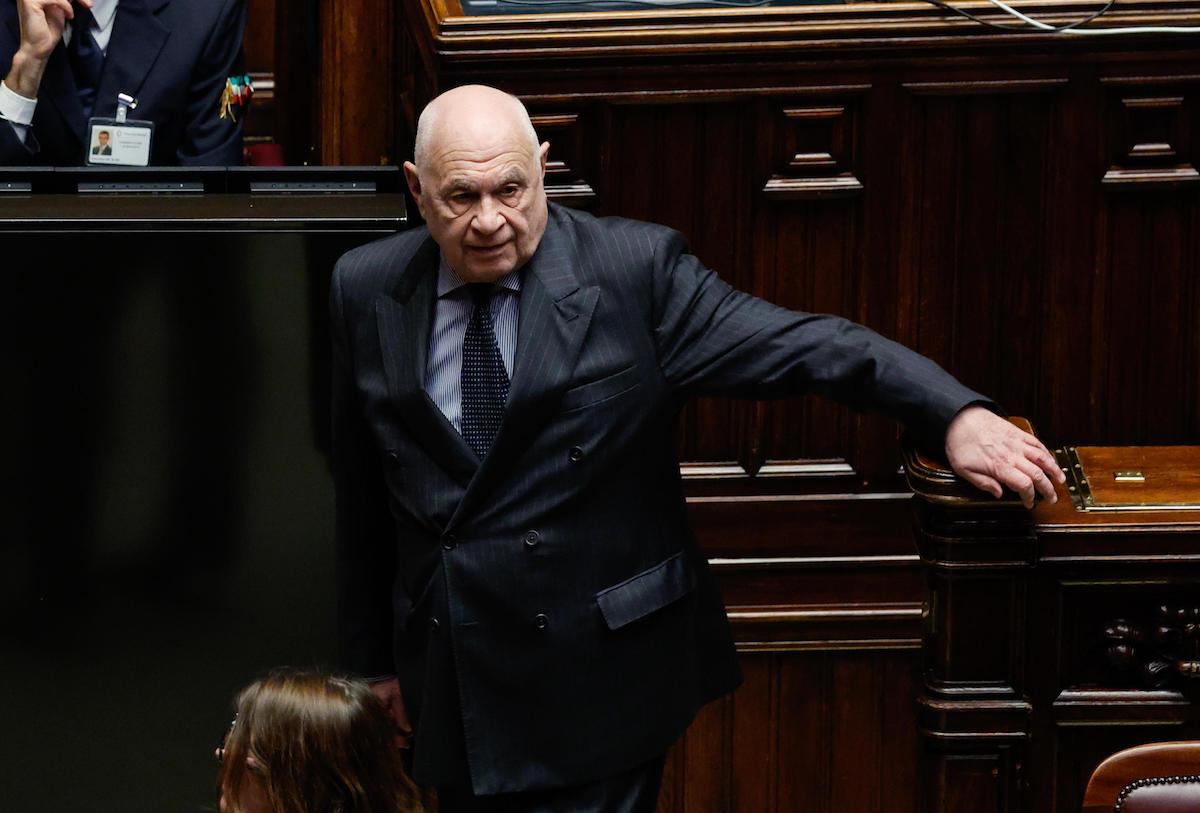 Il tour di Carlo Nordio in elicottero danneggia un campo di calcio in Basilicata