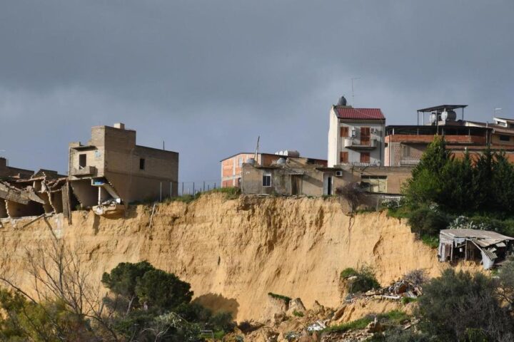 Impossibile stabilizzare la frana a Niscemi, la situazione richiede misure difensive urgenti