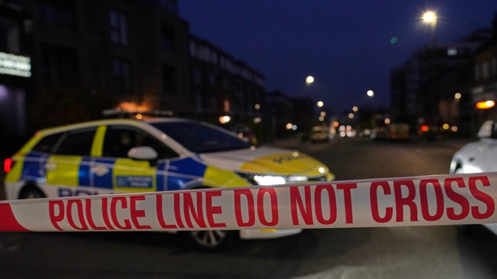 Incendiate quattro ambulanze a Golders Green, premier Starmer: «Scioccante attacco antisemita»