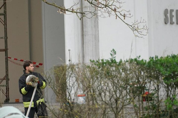 Incendio al padiglione serbo alla Biennale di Venezia, il ministro Giuli non partecipa all'inaugurazione