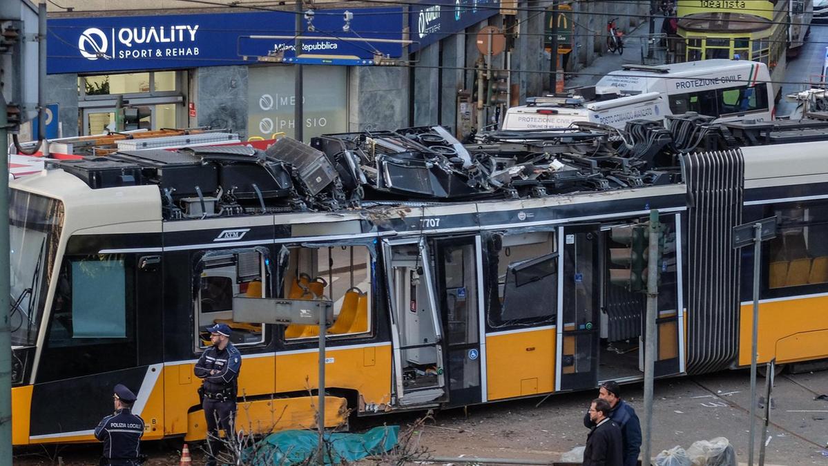 Indagini sul deragliamento del tram a Milano: errore umano sembra la causa principale