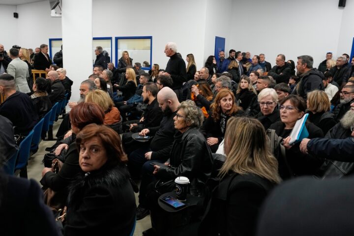 Inizia il processo per il disastro ferroviario del 2023 in Grecia, 36 imputati