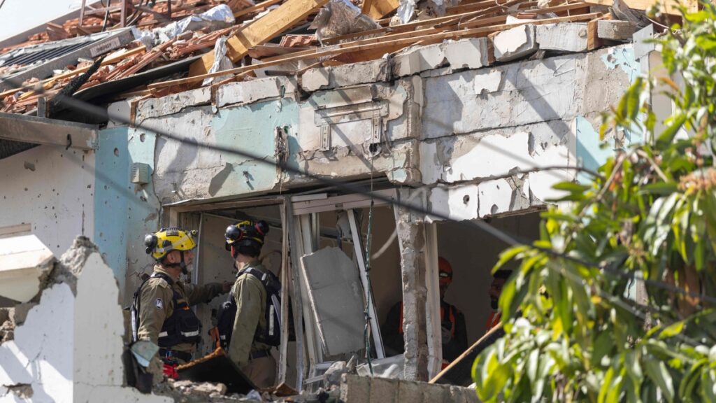 Iran allarga il campo di battaglia: attacchi a petroliere e alberghi nemici