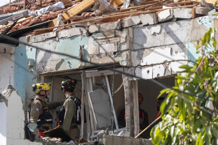 Iran allarga il campo di battaglia: attacchi a petroliere e alberghi nemici