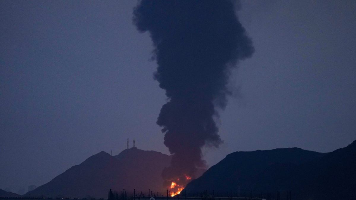 Iran espande la guerra del petrolio: attacchi a Fujairah e al Sultanato dell'Oman