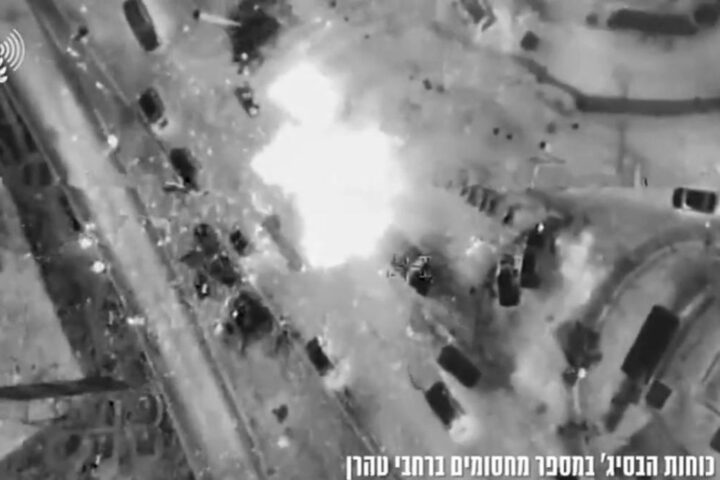 Israele colpisce checkpoint dei basij a Teheran per sostenere il popolo iraniano