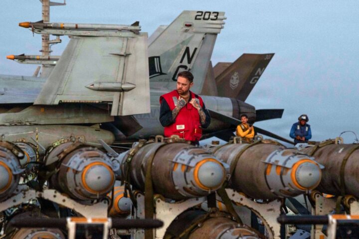 Israele intensifica gli attacchi in Libano mentre Trump interviene sulla leadership iraniana