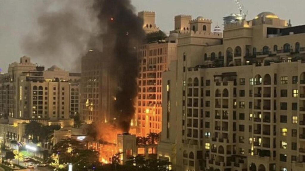 Italiani bloccati a Dubai dopo attacchi missilistici iraniani: "Siamo tantissimi, è un incubo"