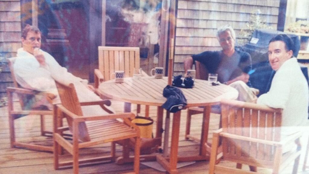 Jeffrey Epstein, ex principe Andrea e Peter Mandelson: la prima foto insieme a Martha's Vineyard