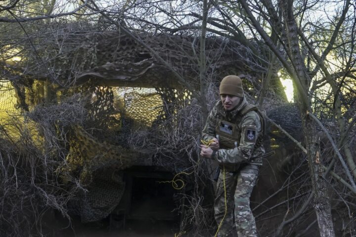 Kiev annuncia la sospensione dei colloqui trilaterali tra Ucraina, Stati Uniti e Russia