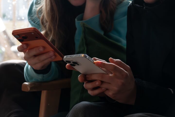 La campagna di Greystones per crescere i preadolescenti senza smartphone fino ai 13 anni