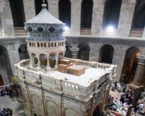 La chiusura storica della Chiesa del Santo Sepolcro a Gerusalemme e le sue implicazioni per i pellegrini