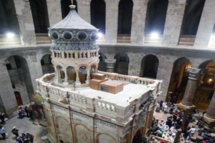 La chiusura storica della Chiesa del Santo Sepolcro a Gerusalemme e le sue implicazioni per i pellegrini