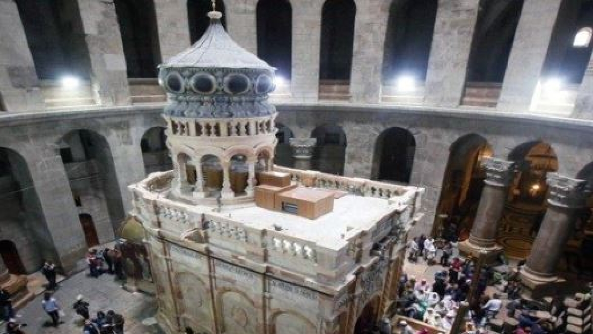 La chiusura storica della Chiesa del Santo Sepolcro a Gerusalemme e le sue implicazioni per i pellegrini
