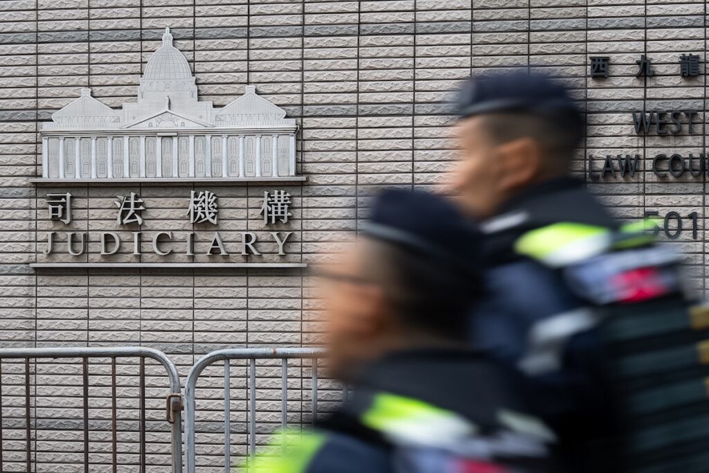 La polizia di Hong Kong ottiene il diritto di accesso alle password dei cittadini sospettati di violazione della legge sulla sicurezza nazionale