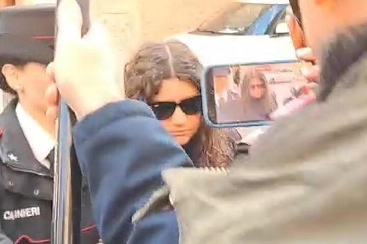 La procura di Parma chiede 26 anni per omicidio di due neonati sepolti nel giardino