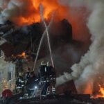 La Russia bombarda edificio residenziale a Kharkiv: sette vittime e dieci feriti