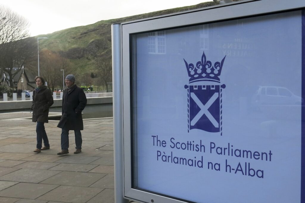 La Scozia boccia la proposta di legge sulla morte assistita dopo un acceso dibattito