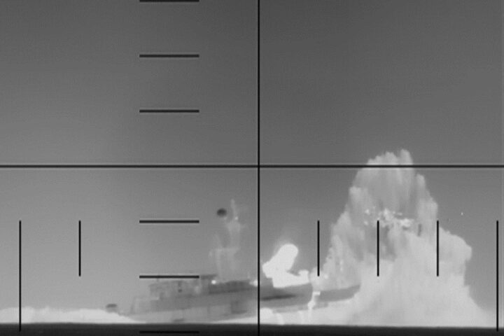 La Us Navy affonda la fregata iraniana Iris Dena: primo siluramento americano dal 1945