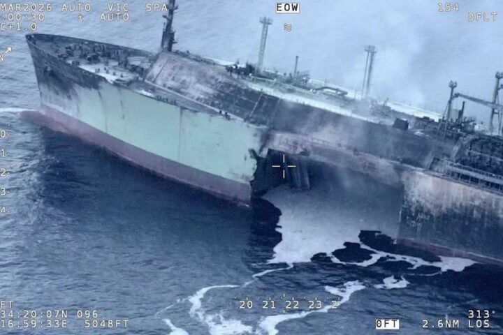 Le autorità libiche rimorchiano la metaniera russa Arctic Metagaz alla deriva nel Mediterraneo